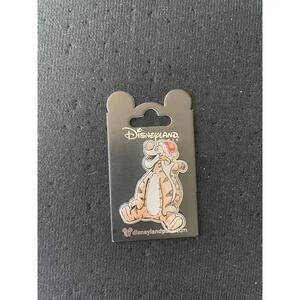 Disneyland Paris Christmas tigger pin